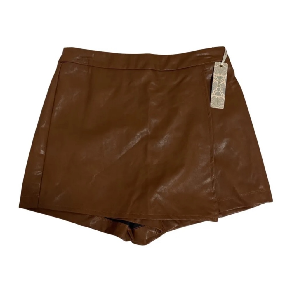NEW IRIS BASIC Junior Woman’s Faux Leather Skort Shorts Skirt Brown sz Medium